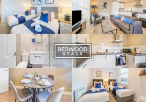 2 Bedroom Town Center Apartment With FREE Parking By REDWOOD STAYS